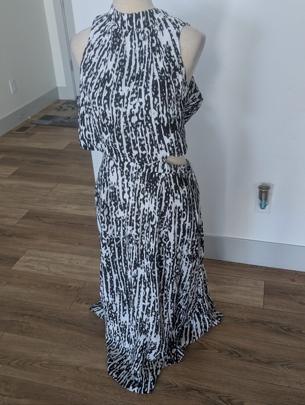 sofia by sofia vergara Black and White Halter Maxi Dress